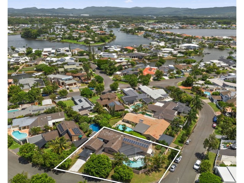 8 Forster Avenue, Bundall QLD 4217
