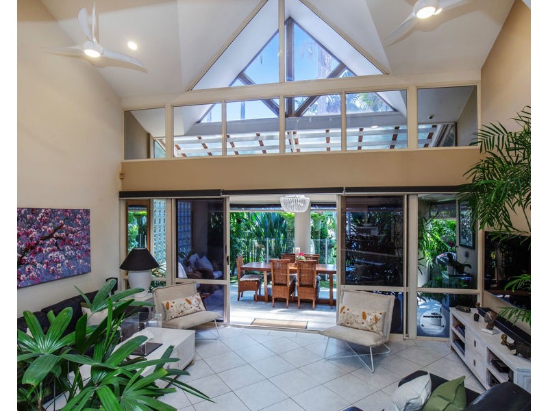 30/125 Santa Cruz Boulevard, Clear Island Waters QLD 4226