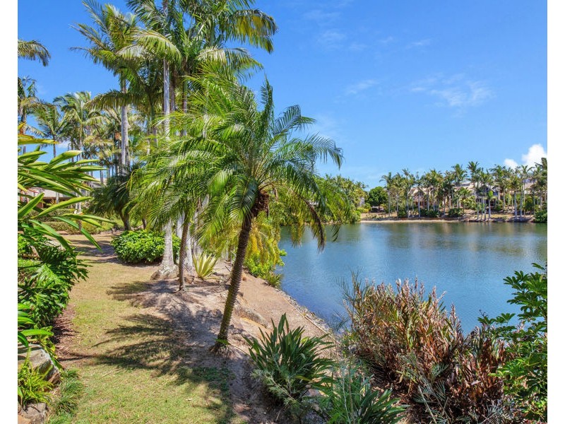 30/125 Santa Cruz Boulevard, Clear Island Waters QLD 4226
