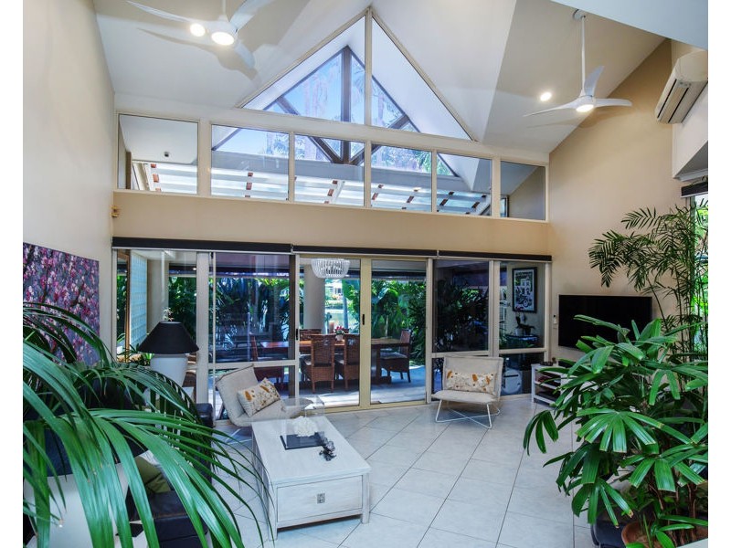 30/125 Santa Cruz Boulevard, Clear Island Waters QLD 4226