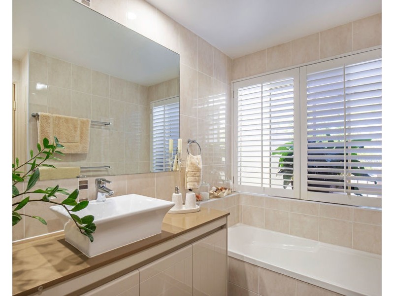 30/125 Santa Cruz Boulevard, Clear Island Waters QLD 4226