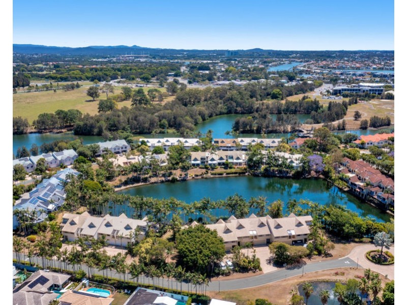 30/125 Santa Cruz Boulevard, Clear Island Waters QLD 4226