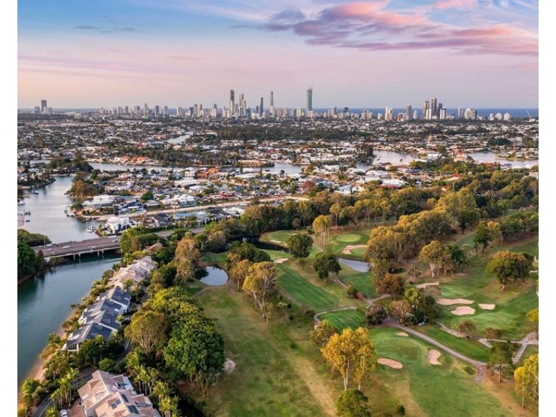 30/125 Santa Cruz Boulevard, Clear Island Waters QLD 4226