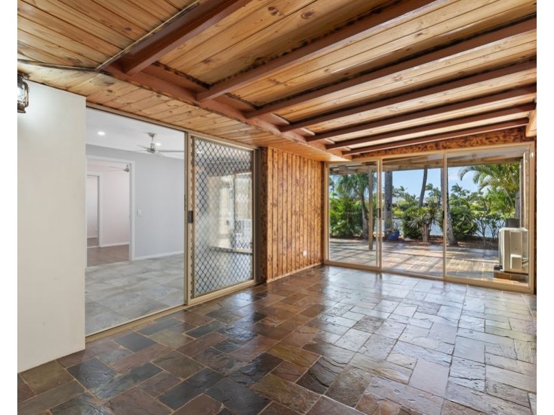 2/63 Kangaroo Avenue, Coombabah QLD 4216