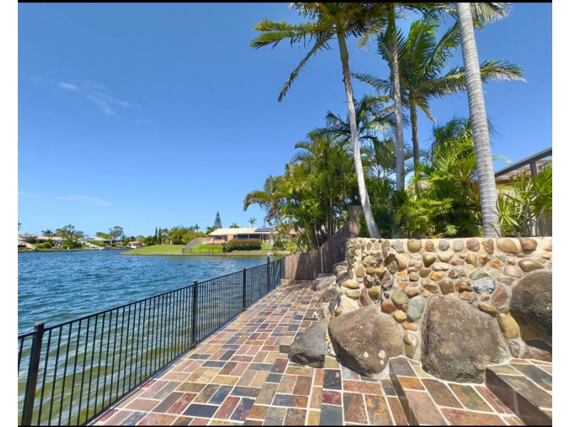 2/63 Kangaroo Avenue, Coombabah QLD 4216