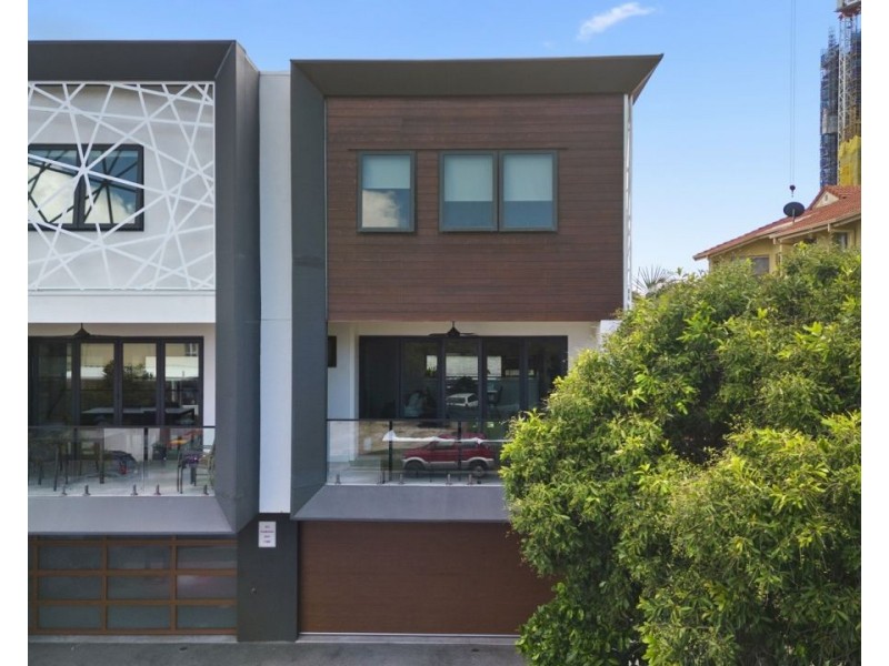 4/27 Burra Street, Chevron Island QLD 4217