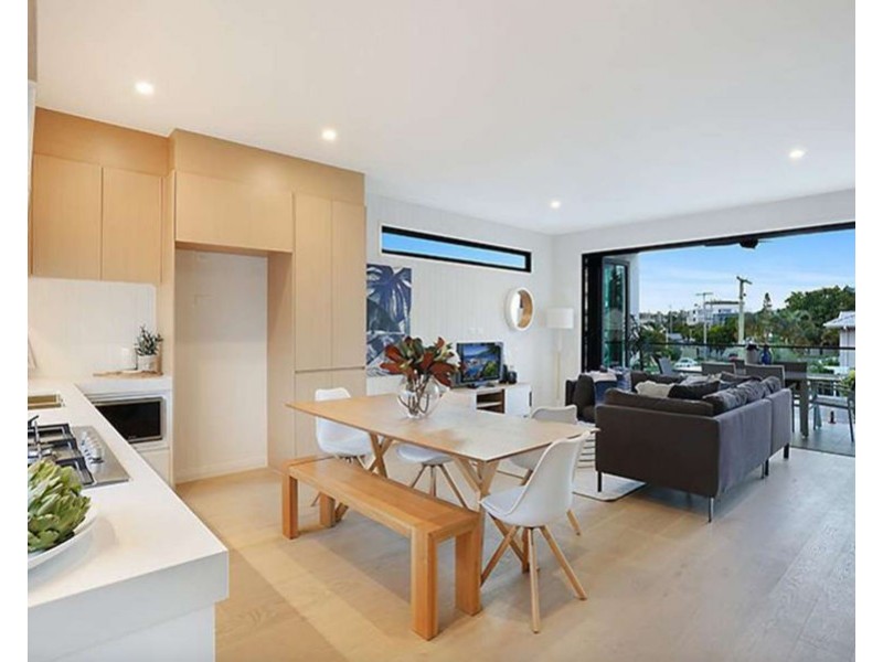 4/27 Burra Street, Chevron Island QLD 4217