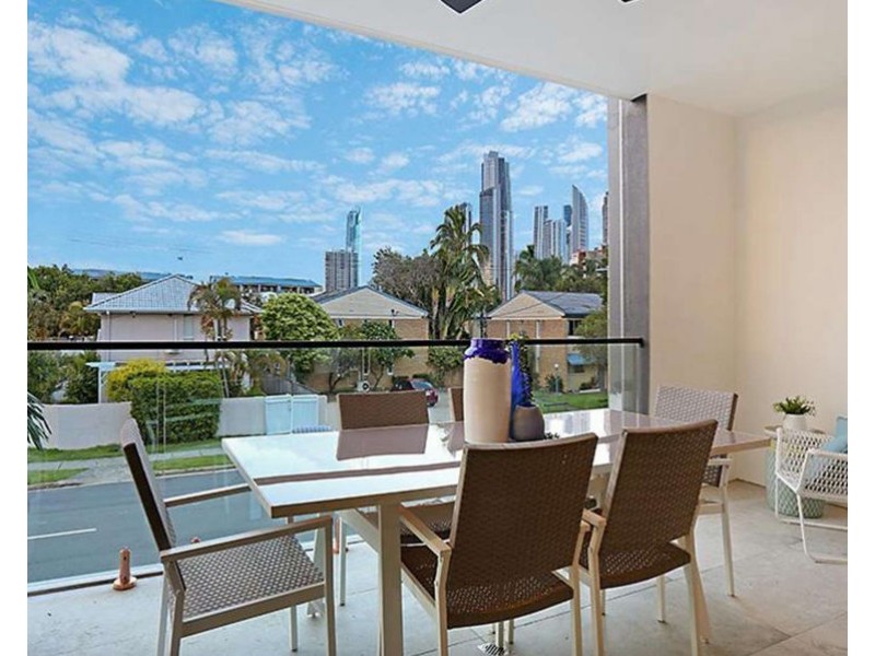 4/27 Burra Street, Chevron Island QLD 4217