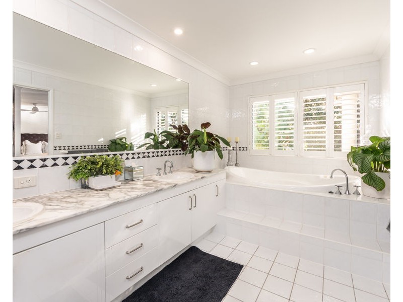 134/125 Santa Cruz Boulevard, Clear Island Waters QLD 4226