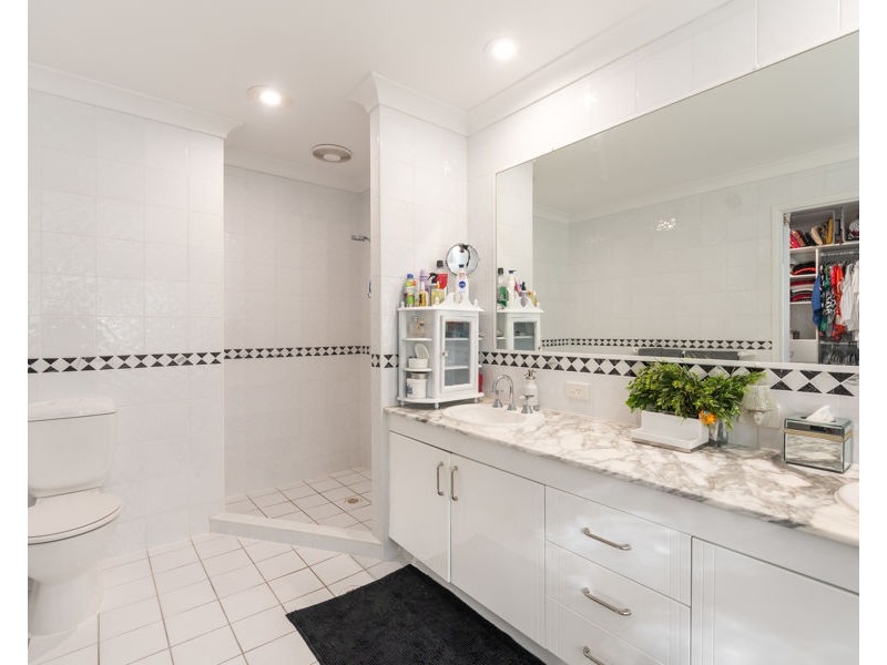 134/125 Santa Cruz Boulevard, Clear Island Waters QLD 4226