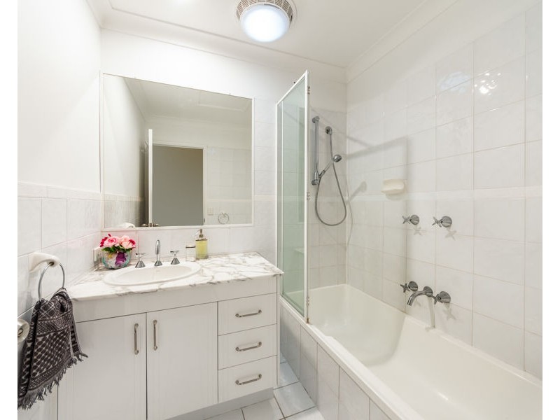 134/125 Santa Cruz Boulevard, Clear Island Waters QLD 4226