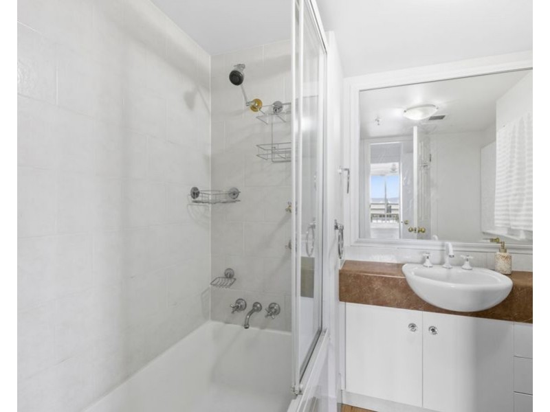 1038/2623 Gold Coast Highway, Broadbeach QLD 4218