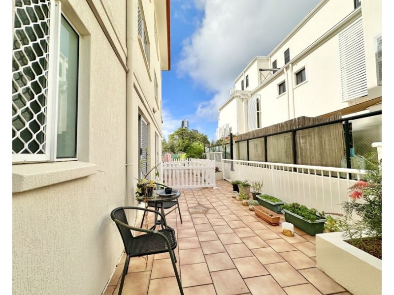 2/3-5 Anembo Street, Surfers Paradise QLD 4217
