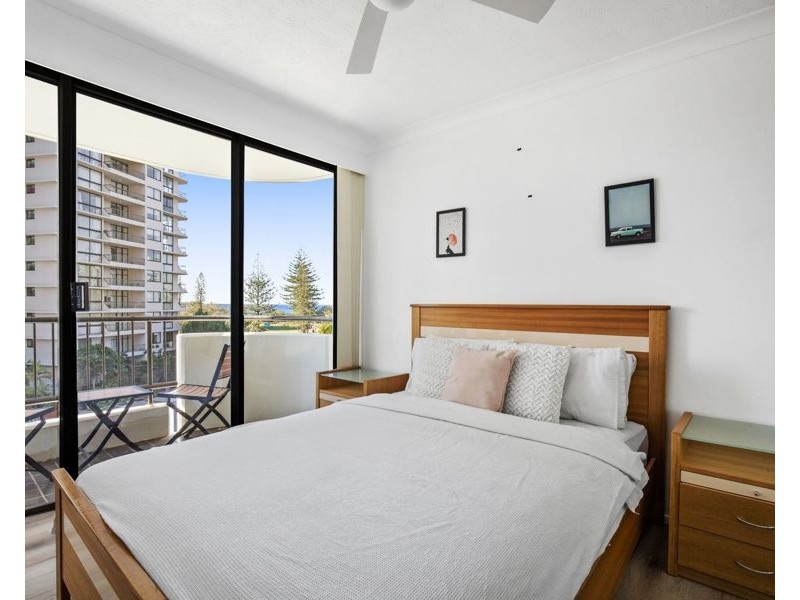 402/8 Albert Avenue, Broadbeach QLD 4218
