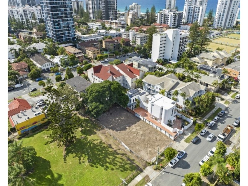13 St Kilda Avenue, Broadbeach QLD 4218