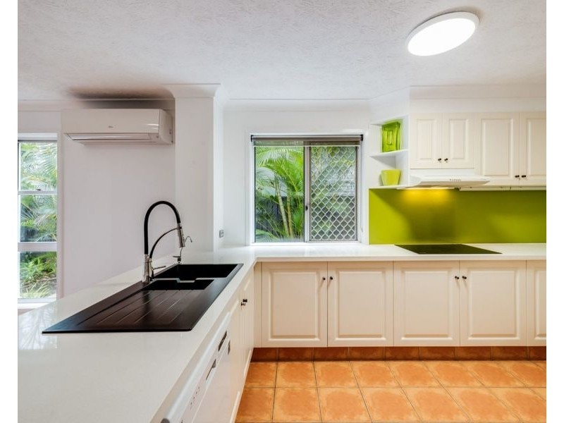 9/8 Dalpura Street, Chevron Island QLD 4217
