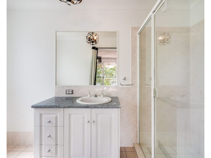 9/8 Dalpura Street, Chevron Island QLD 4217