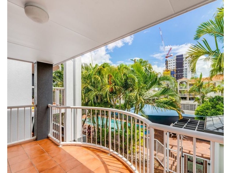9/8 Dalpura Street, Chevron Island QLD 4217
