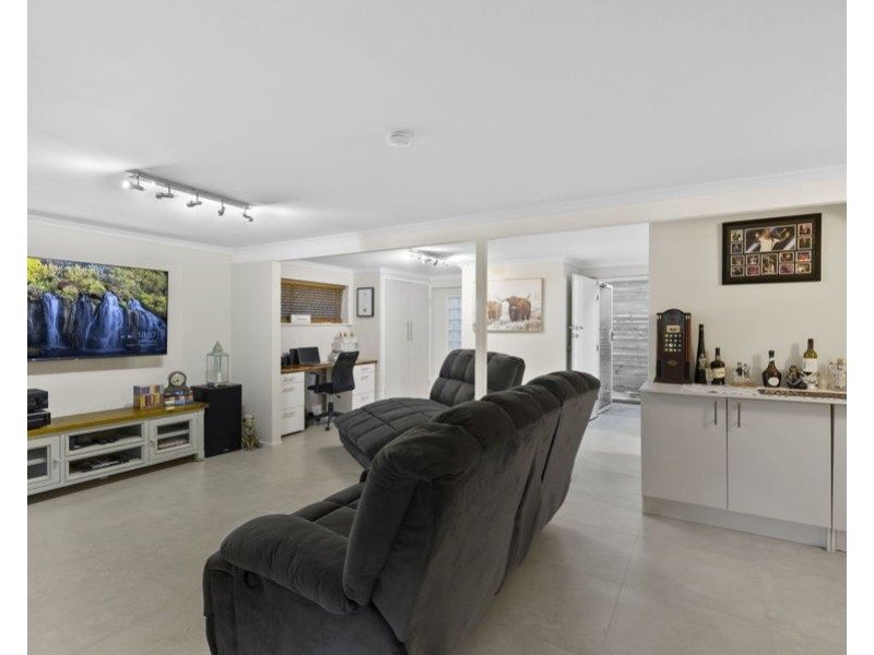 2 Flinders Avenue, Molendinar QLD 4214