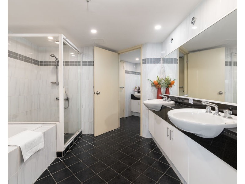 53/15 Victoria Avenue, Broadbeach QLD 4218