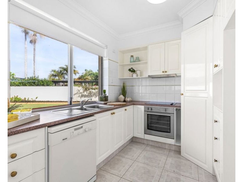 74 Monaco Street, Broadbeach Waters QLD 4218