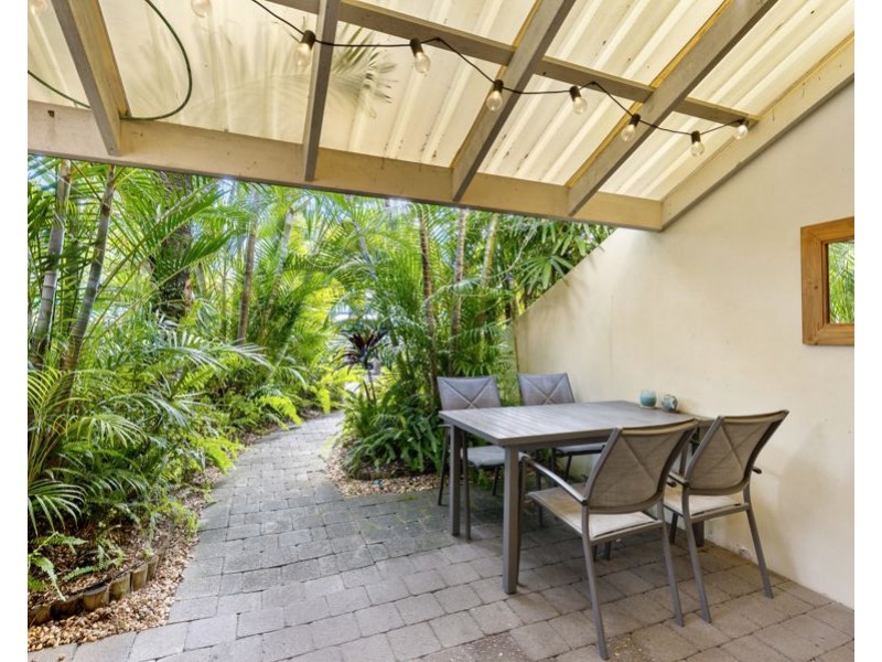 2/14 Riviera Road, Miami QLD 4220