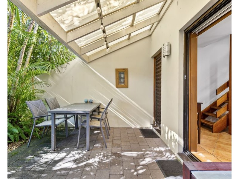 2/14 Riviera Road, Miami QLD 4220