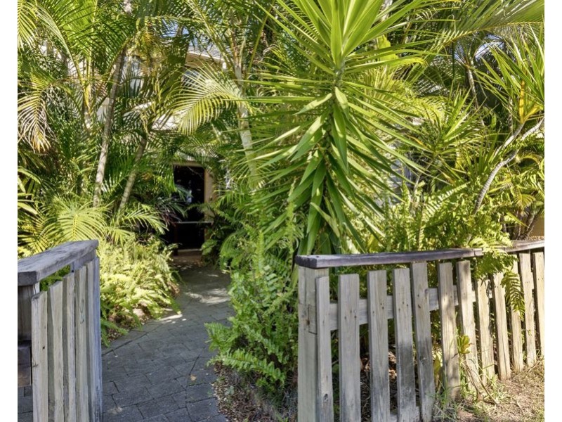 2/14 Riviera Road, Miami QLD 4220