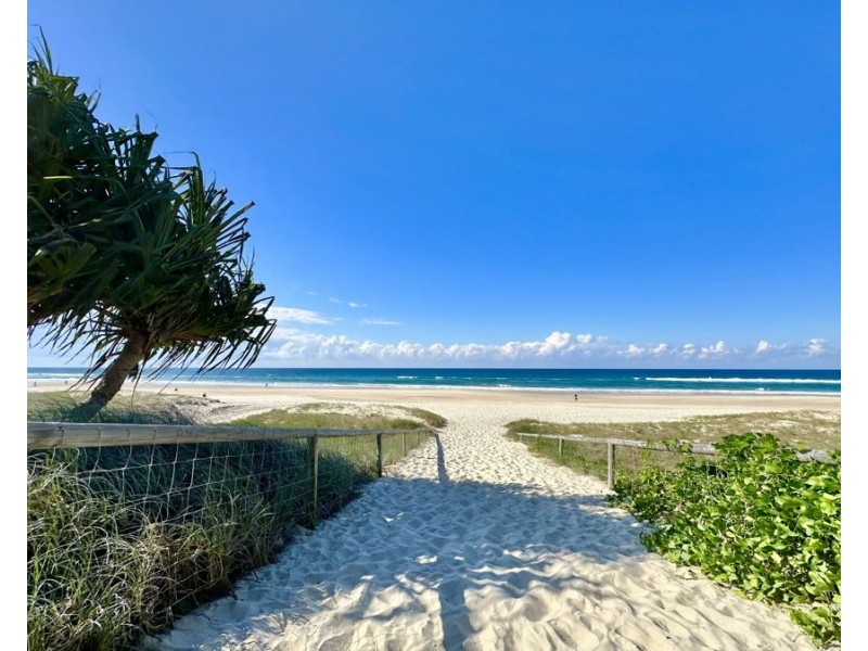 2/14 Riviera Road, Miami QLD 4220