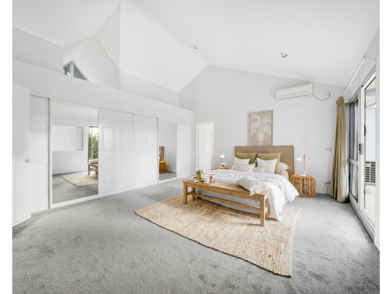 67/125 Santa Cruz Boulevard, Clear Island Waters QLD 4226