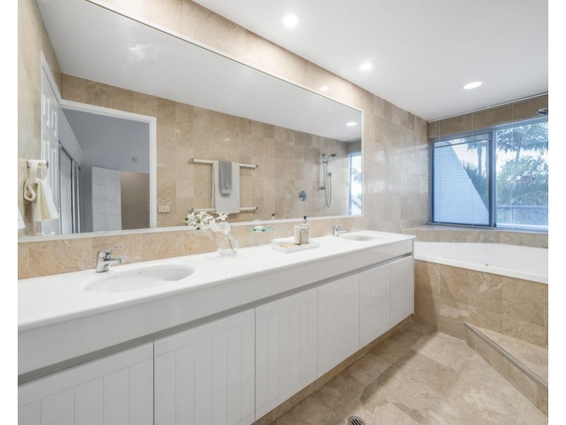 67/125 Santa Cruz Boulevard, Clear Island Waters QLD 4226