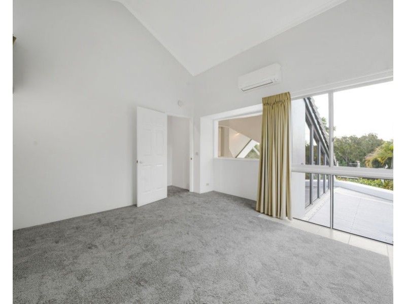 67/125 Santa Cruz Boulevard, Clear Island Waters QLD 4226