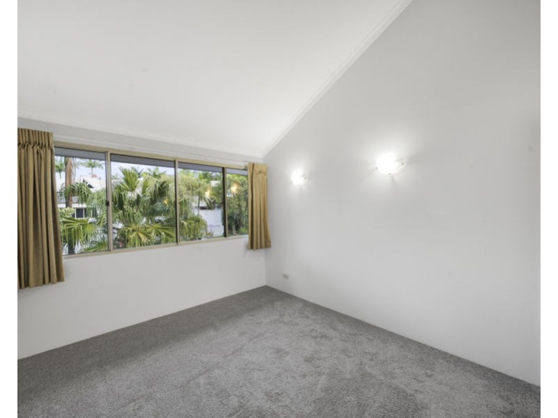 67/125 Santa Cruz Boulevard, Clear Island Waters QLD 4226