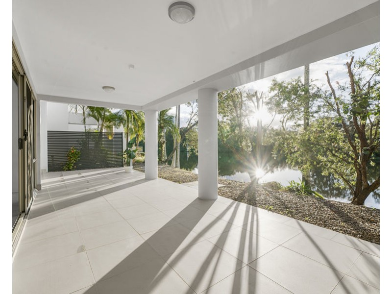 67/125 Santa Cruz Boulevard, Clear Island Waters QLD 4226