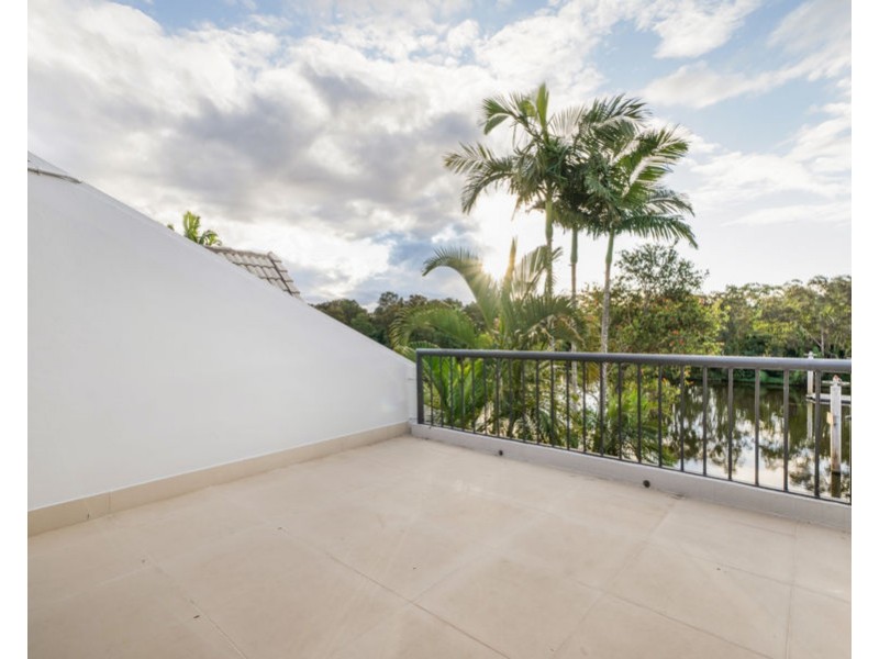 67/125 Santa Cruz Boulevard, Clear Island Waters QLD 4226