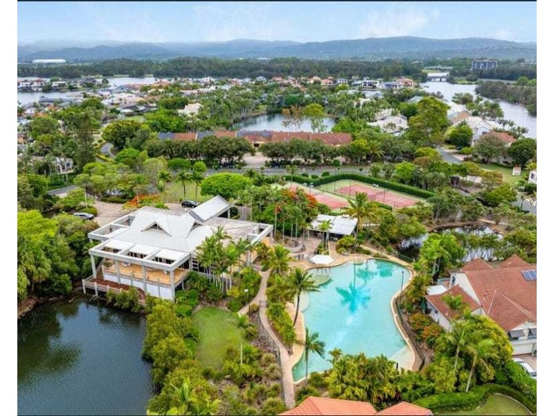 67/125 Santa Cruz Boulevard, Clear Island Waters QLD 4226