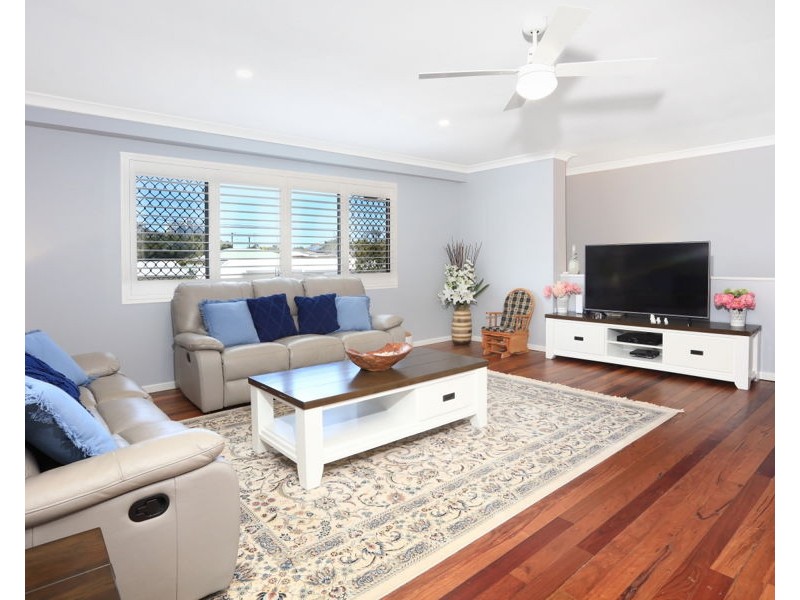 12 Echlin Street, Labrador QLD 4215