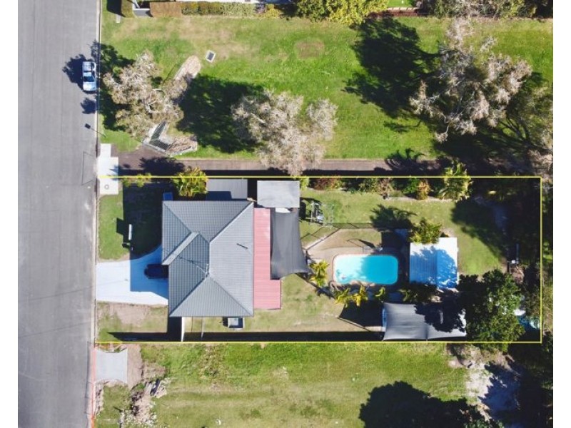 12 Echlin Street, Labrador QLD 4215