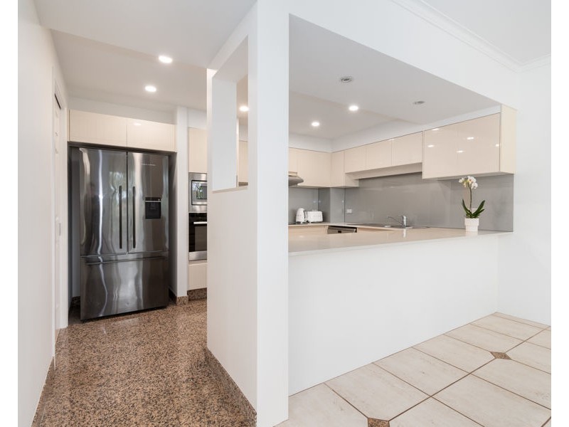 68/125 Santa Cruz Boulevard, Clear Island Waters QLD 4226