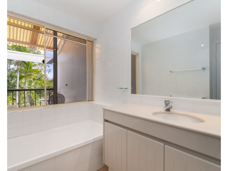 68/125 Santa Cruz Boulevard, Clear Island Waters QLD 4226