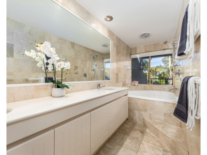 68/125 Santa Cruz Boulevard, Clear Island Waters QLD 4226