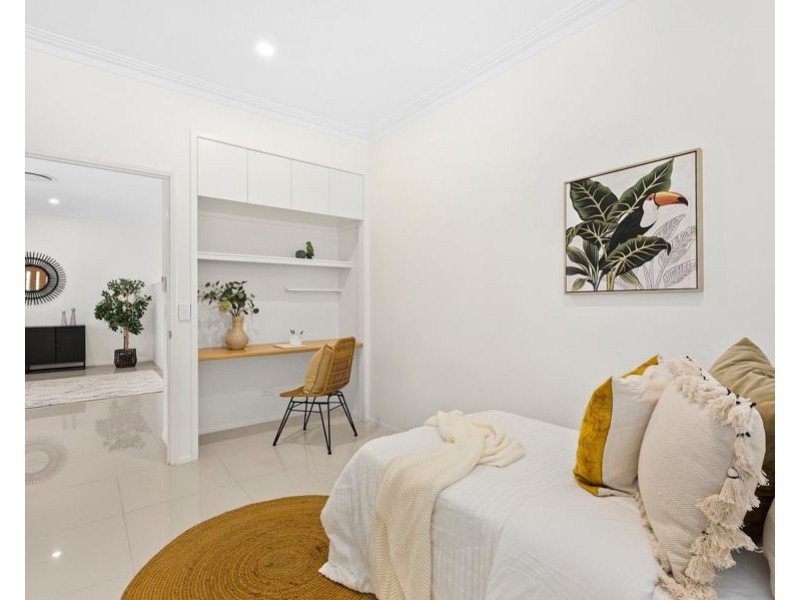 1 Jarvis Place, Arundel QLD 4214