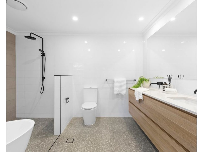 1 Jarvis Place, Arundel QLD 4214