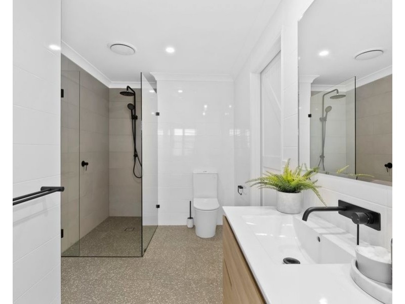 1 Jarvis Place, Arundel QLD 4214