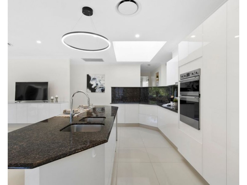 1 Jarvis Place, Arundel QLD 4214
