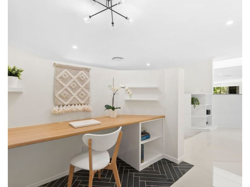 1 Jarvis Place, Arundel QLD 4214