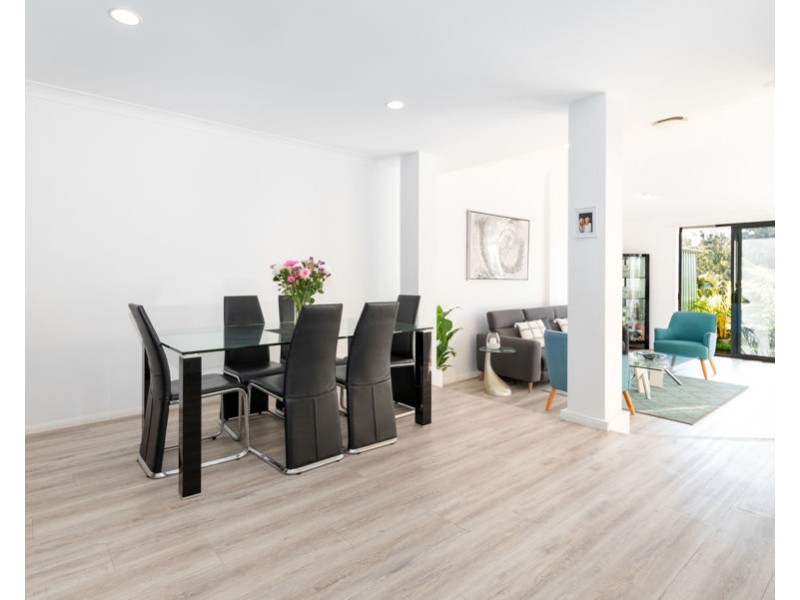 143/125 Santa Cruz Boulevard, Clear Island Waters QLD 4226