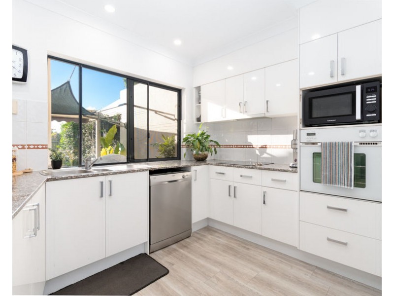 143/125 Santa Cruz Boulevard, Clear Island Waters QLD 4226