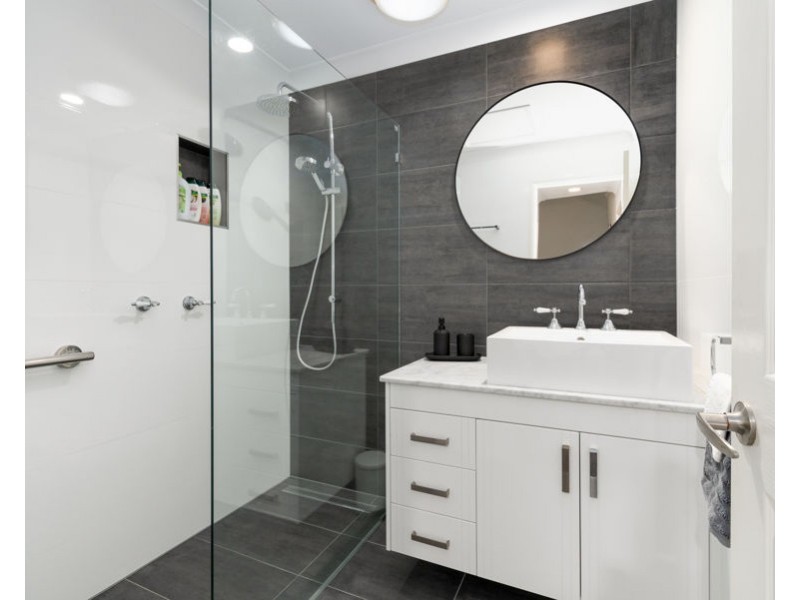 143/125 Santa Cruz Boulevard, Clear Island Waters QLD 4226