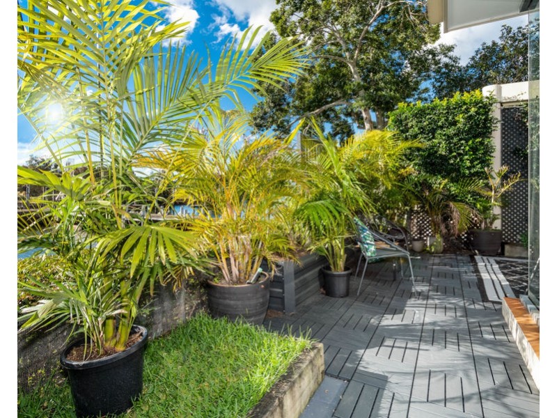 143/125 Santa Cruz Boulevard, Clear Island Waters QLD 4226